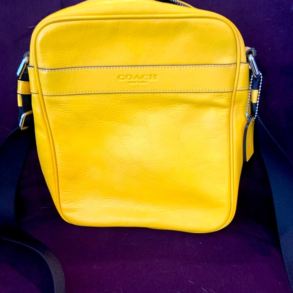 Yellow Coach Set - Picture 5 of 6